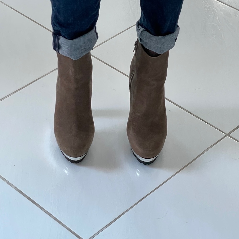 Pour La Victoire suede/mirror booties - Picture 3 of 5